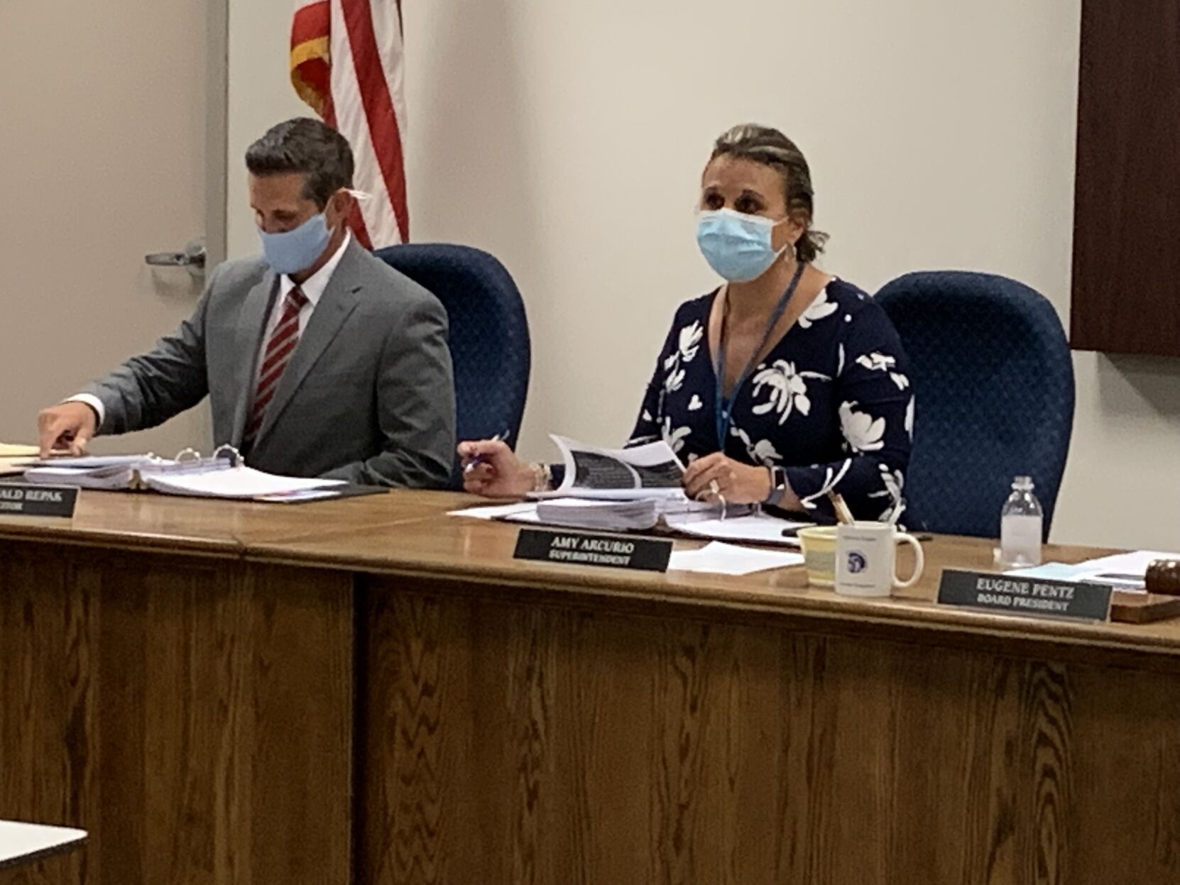 Repak, Arcurio wear masks